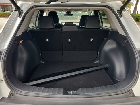 Used 2022 Toyota Corolla Cross XLE w/ Convenience Package FWD image 8