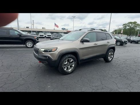 Used 2019 Jeep Cherokee Trailhawk w/ Cold Weather Group AWD/4WD image 4
