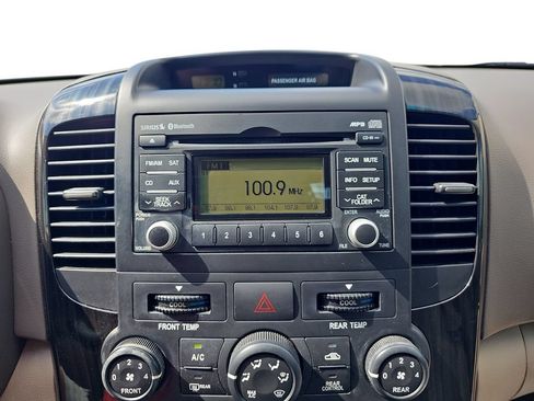 Used 2012 Kia Sedona EX FWD image 21