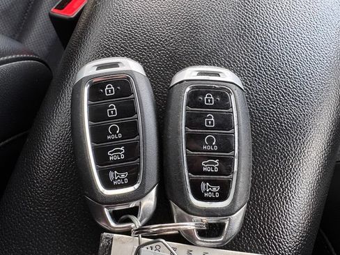 Used 2022 Hyundai Elantra Limited FWD image 32