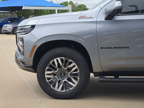 Used 2025 Chevrolet Suburban Z71 w/ Z71 Off-Road Package AWD/4WD image 30