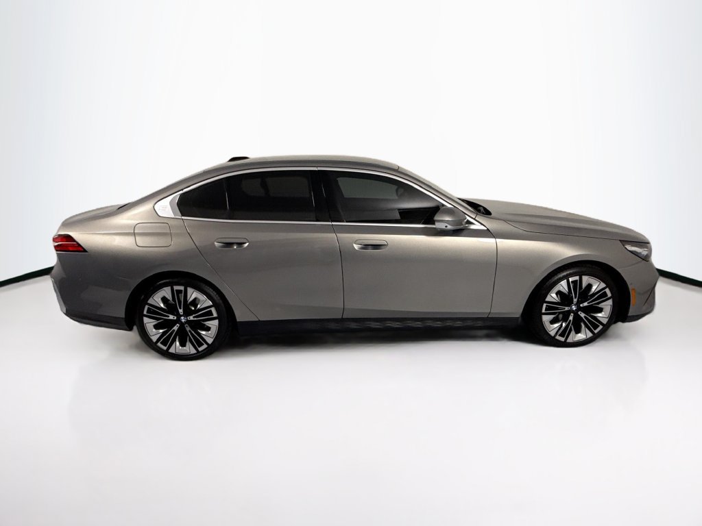 Used 2024 BMW 540i xDrive w/ Executive Package AWD/4WD image 4