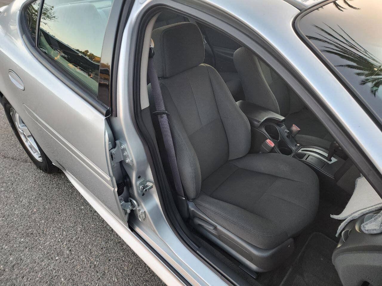Used 2004 Pontiac Grand Prix GT w/ Drivers Package FWD image 13