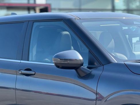 New 2025 Mitsubishi Outlander SE image 4