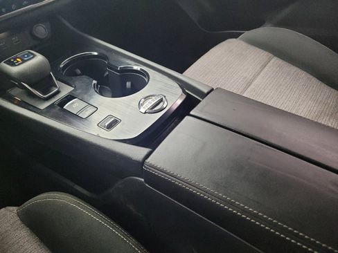 Used 2022 Nissan Rogue SV FWD image 26