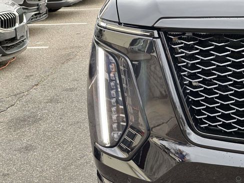 Used 2025 Cadillac Escalade Sport Platinum w/ LPO, ONYX Package image 9