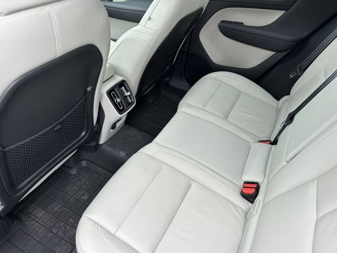 Used 2023 Volvo XC40 B5 Plus w/ Protection Package Premier AWD/4WD image 12