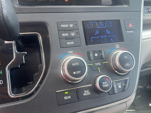 Used 2016 Toyota Sienna LE FWD image 20