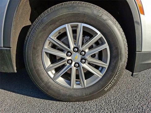 Used 2023 Chevrolet Traverse LT image 11