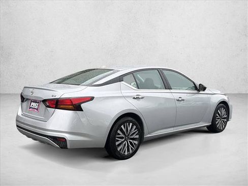 Used 2024 Nissan Altima 2.5 SV FWD image 5