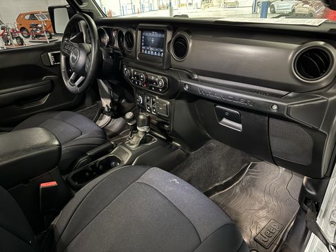 Used 2022 Jeep Wrangler Sport S image 32
