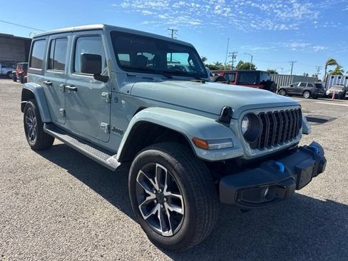 Used 2024 Jeep Wrangler Unlimited w/ Convenience Group AWD/4WD image 3