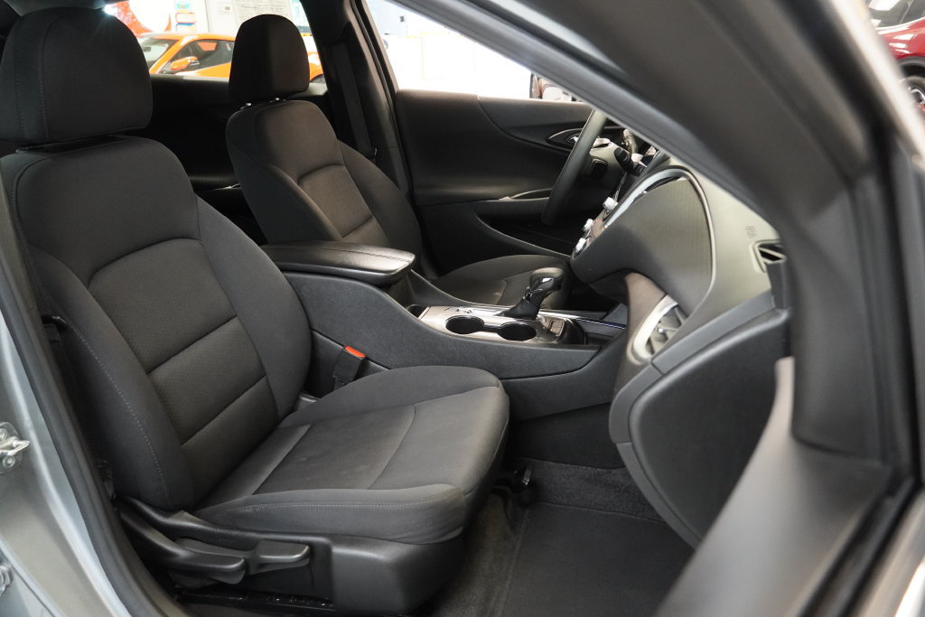 Used 2024 Chevrolet Malibu LT FWD image 34