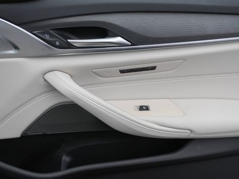 Certified 2023 BMW 540i w/ Dynamic Handling Package image 32