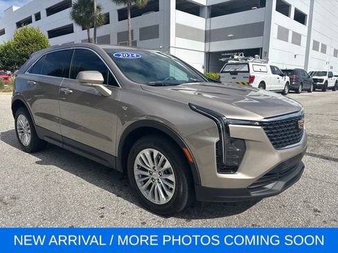 Used 2024 Cadillac XT4 Luxury FWD image 1