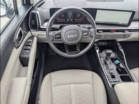 Certified 2025 Kia Sorento S w/ Panoramic Sunroof Package FWD image 8