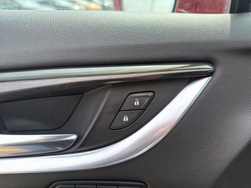 Used 2018 Buick Enclave Premium image 11