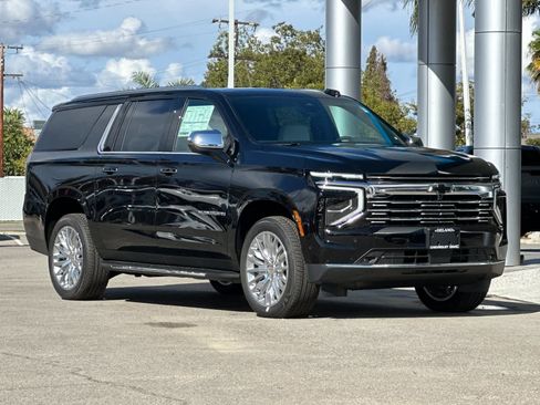 New 2026 Chevrolet Suburban Premier image 7
