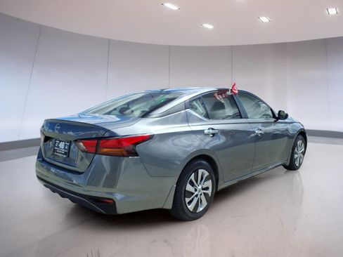 Used 2024 Nissan Altima 2.5 S FWD image 4
