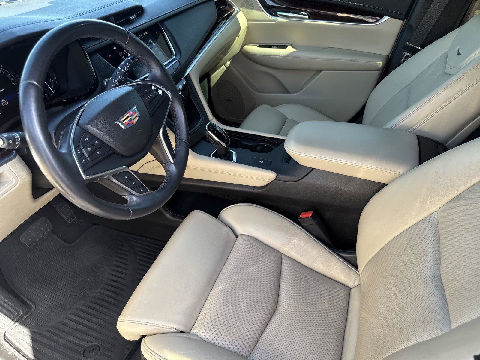 Used 2017 Cadillac XT5 Luxury w/ Driver Awareness Package FWD image 10
