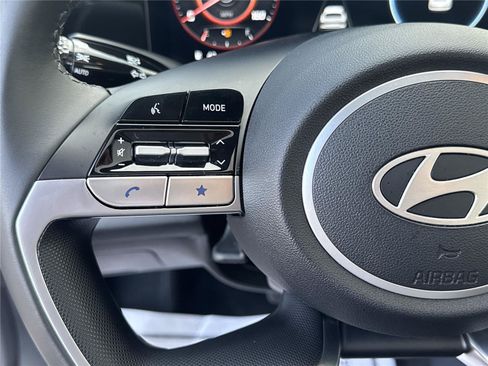 Used 2025 Hyundai Elantra Limited FWD image 10