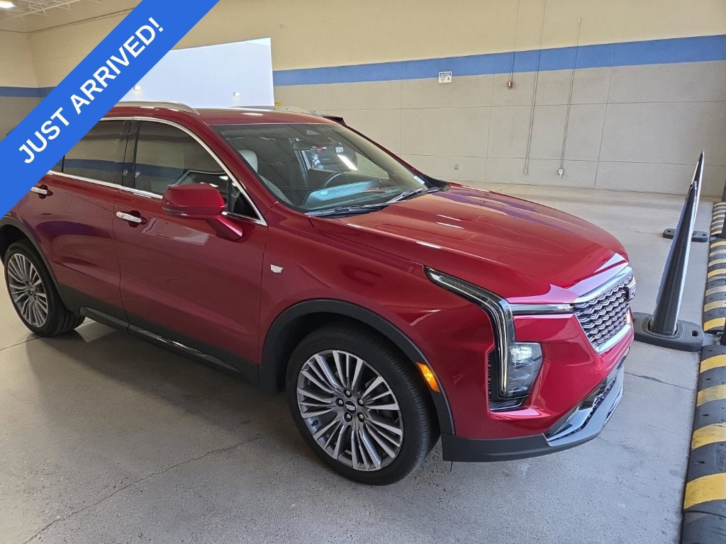 Used 2024 Cadillac XT4 Premium Luxury FWD image 2