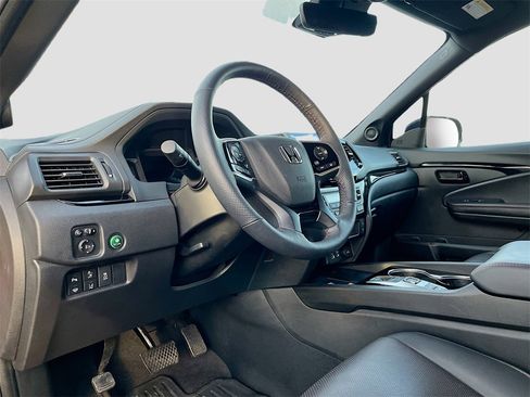 Used 2025 Honda Passport Black Edition image 9