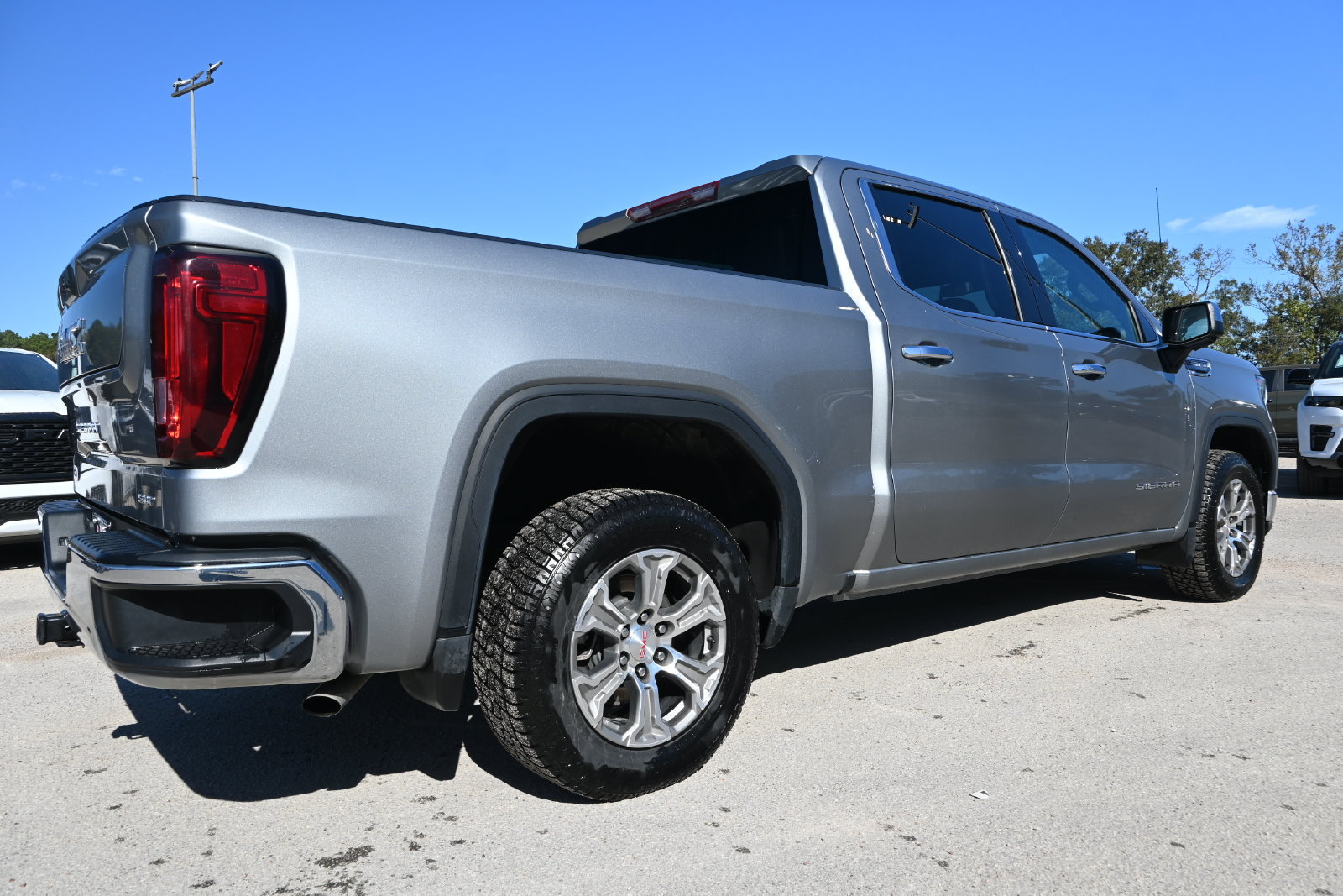 Used 2025 GMC Sierra 1500 SLT RWD image 2
