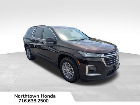 Used 2022 Chevrolet Traverse LT image 1