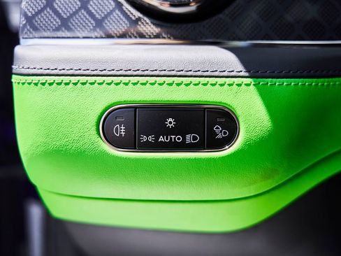 Used 2025 Bentley Bentayga AWD/4WD image 61