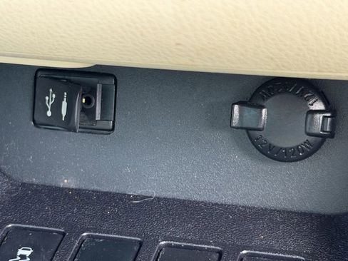 Used 2015 Toyota Highlander Limited image 21