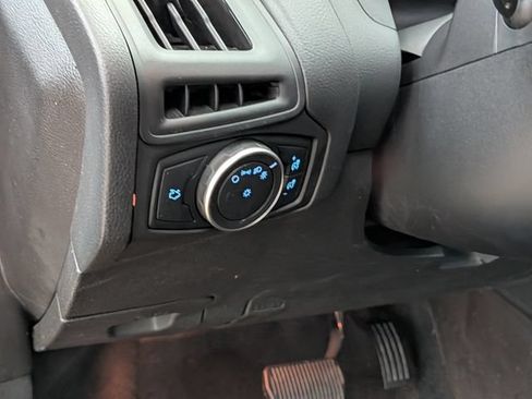 Used 2018 Ford Focus SE FWD image 13