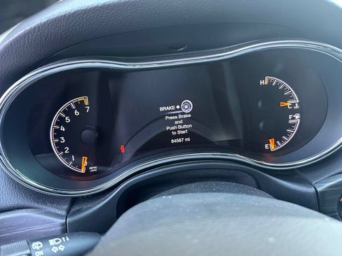 Used 2019 Jeep Grand Cherokee Laredo w/ 18" Wheel & 8.4" Radio Group AWD/4WD image 9