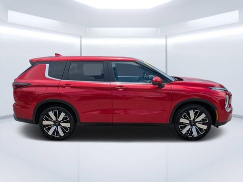 New 2025 Mitsubishi Outlander SE image 2