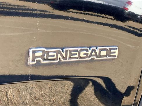 Used 2018 Jeep Renegade Latitude image 9