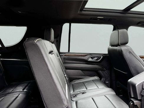 Used 2021 Chevrolet Suburban Premier w/ Premium Package image 58