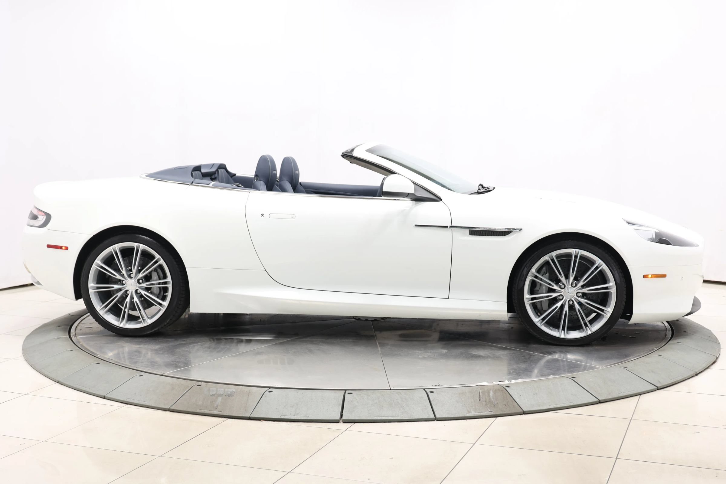 Used 2012 Aston Martin Virage Volante RWD image 63