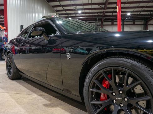 Used 2016 Dodge Challenger SRT Hellcat RWD image 26