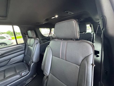 Used 2022 Chevrolet Suburban RST w/ Luxury Package RWD image 22