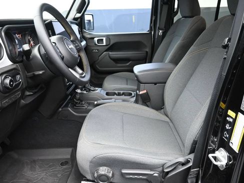Used 2025 Jeep Wrangler Unlimited Sport AWD/4WD image 21