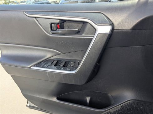 Used 2020 Toyota RAV4 LE image 15