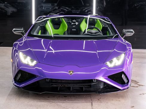 Used 2023 Lamborghini Huracan EVO RWD image 2