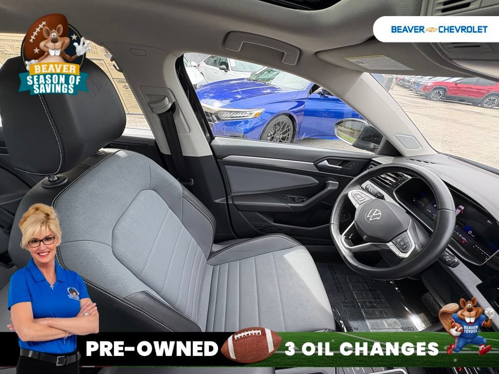 Used 2025 Volkswagen Jetta SE FWD image 26