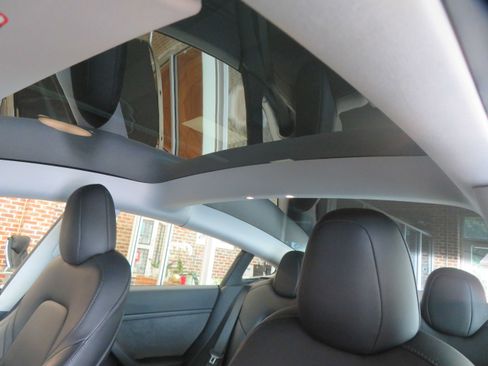 Used 2021 Tesla Model 3 Long Range AWD/4WD image 52