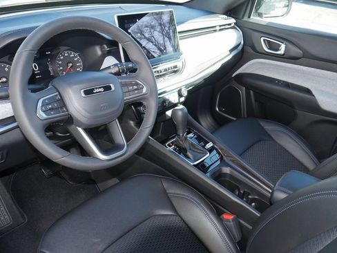 Used 2024 Jeep Compass Latitude w/ Sun and Sound Group image 14