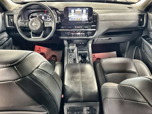 Used 2025 Nissan Pathfinder SL FWD image 26