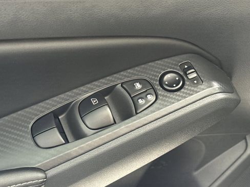 Used 2025 Nissan Altima 2.5 SV FWD image 13