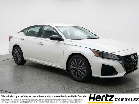 Used 2025 Nissan Altima 2.5 SV image 1