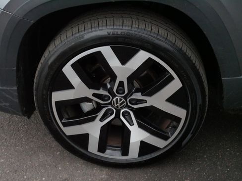 Certified 2022 Volkswagen Taos SEL image 15