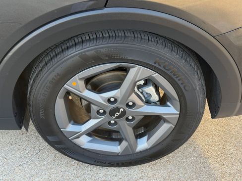 Used 2025 Kia K4 LXS image 31